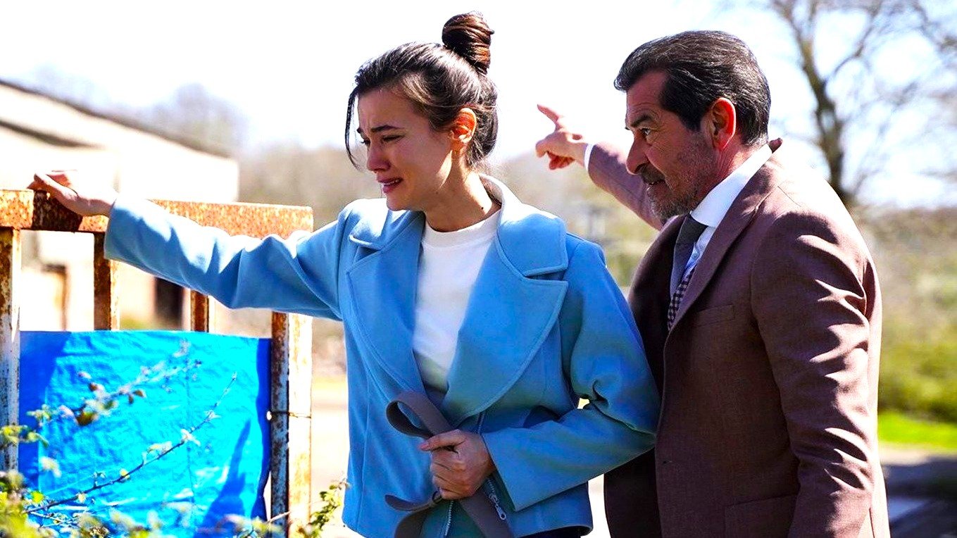 Yekta svela a Ceylin che Çinar ha ucciso suo padre, Segreti di famiglia - capitolo 28